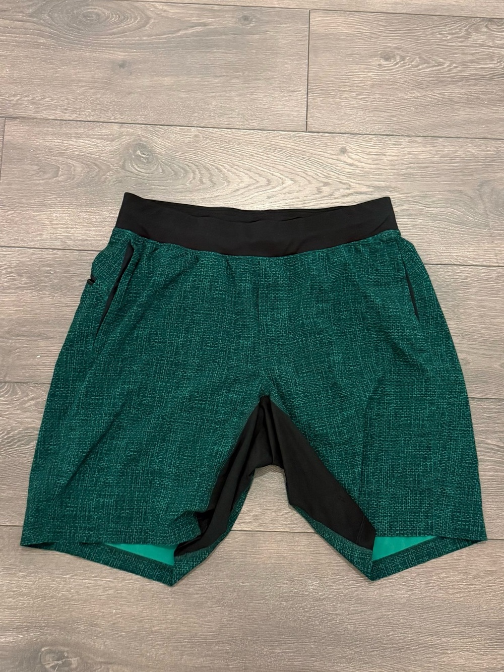 Lululemon T.H.E. Short 7” Linerless Limited Edition Green Pattern Large